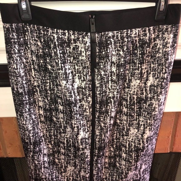 Vince Camuto DIVINE Stretchy Black & White Skirt - Picture 5 of 6